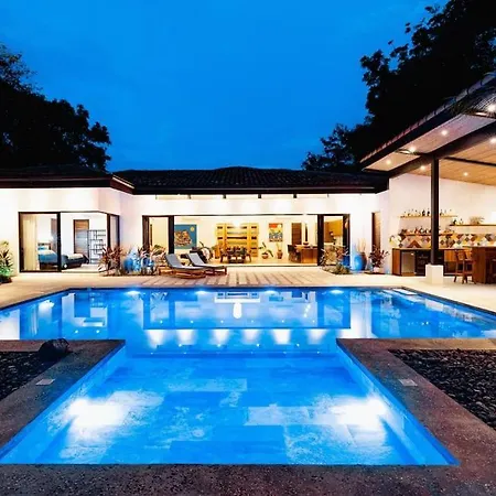 4Bdr,Pool,Chef,Secure 5 Min To Private Beach